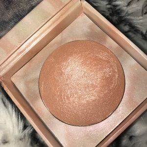 ✨GET THE GLOW✨Urban Decay NAKED illuminated “Aura”